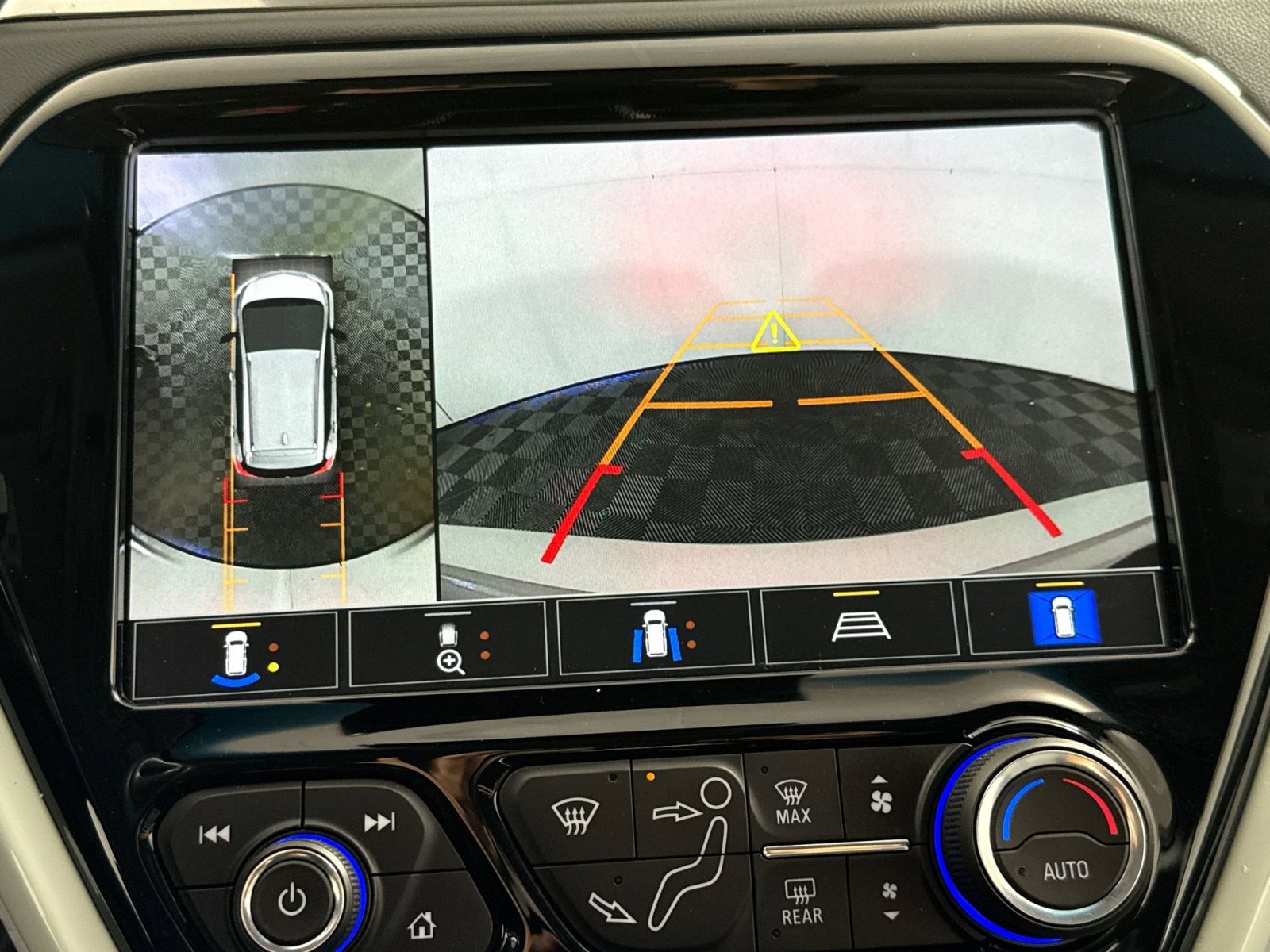 Used 2021 Chevrolet Bolt Premier w/ Infotainment Package FWD image 19