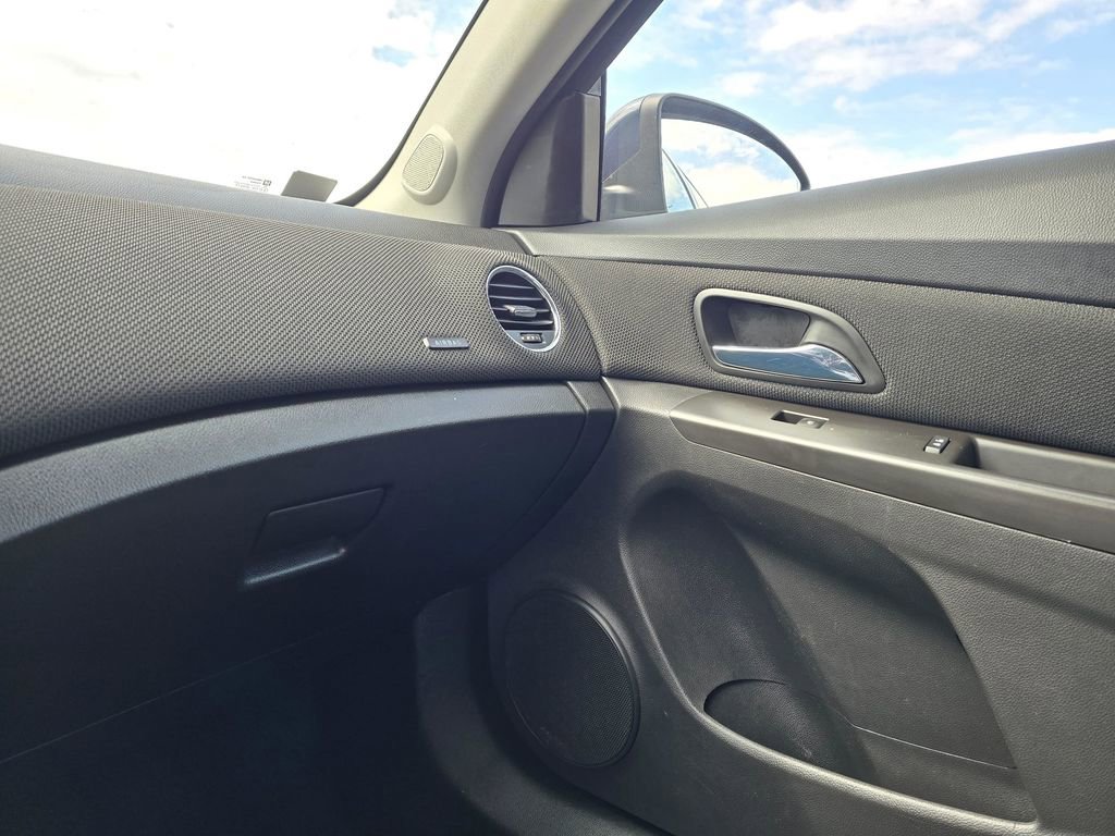 Used 2016 Chevrolet Cruze LT w/ Technology Package FWD image 27