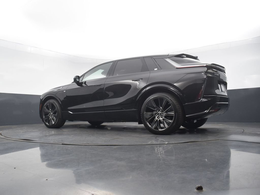 New 2026 Cadillac Lyriq Signature Sport w/ LPO, Floor Liner Package AWD/4WD image 49