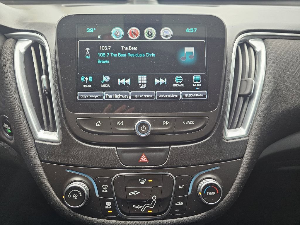 Used 2017 Chevrolet Malibu LT image 22