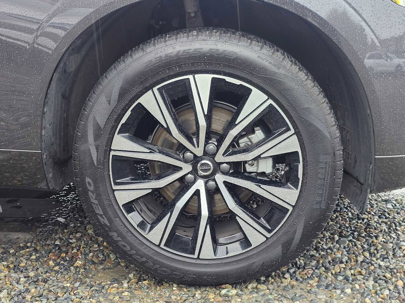 Certified 2025 Volvo XC60 B5 Core w/ Protection Package Premier image 9