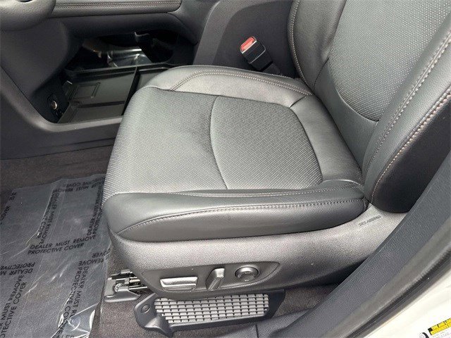 Used 2025 Toyota Sienna Limited image 15