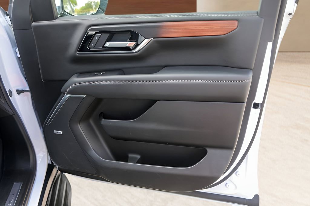 Used 2025 GMC Yukon XL Denali image 29