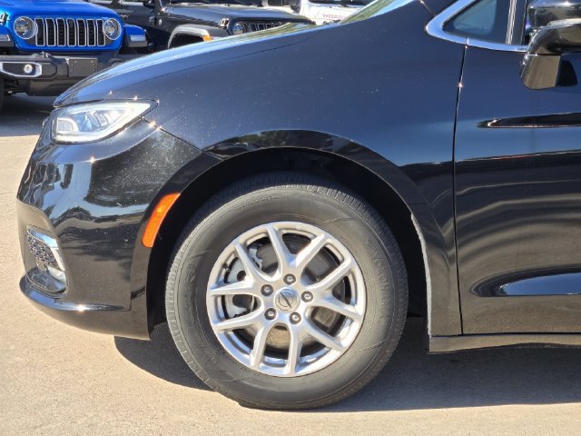 Certified 2024 Chrysler Pacifica Touring-L FWD image 9
