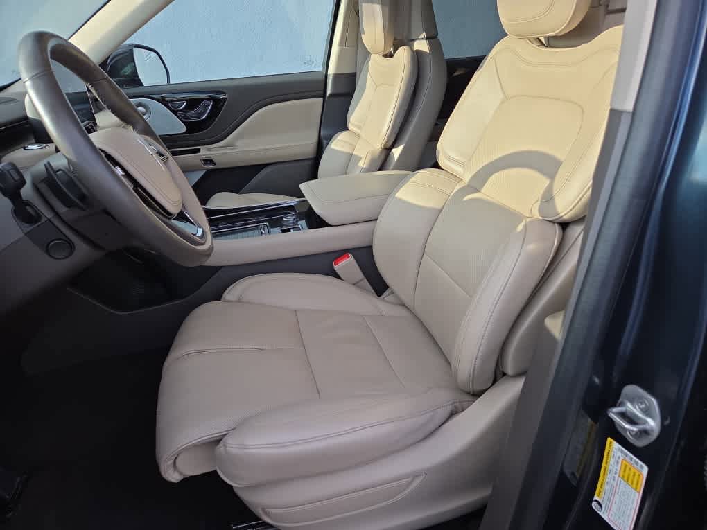 Used 2023 Lincoln Aviator Reserve w/ Equipment Group 201A image 18