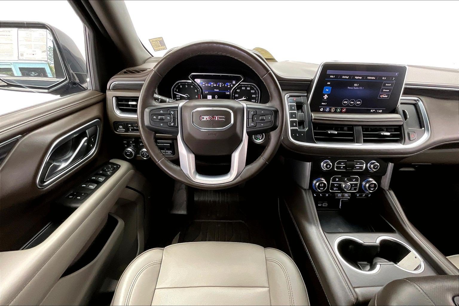 Used 2021 GMC Yukon SLT w/ SLT Premium Package AWD/4WD image 4