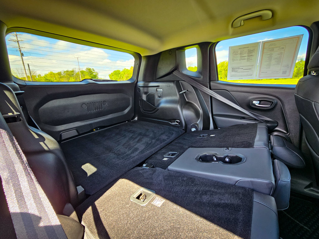 Certified 2022 Jeep Renegade Limited AWD/4WD image 38