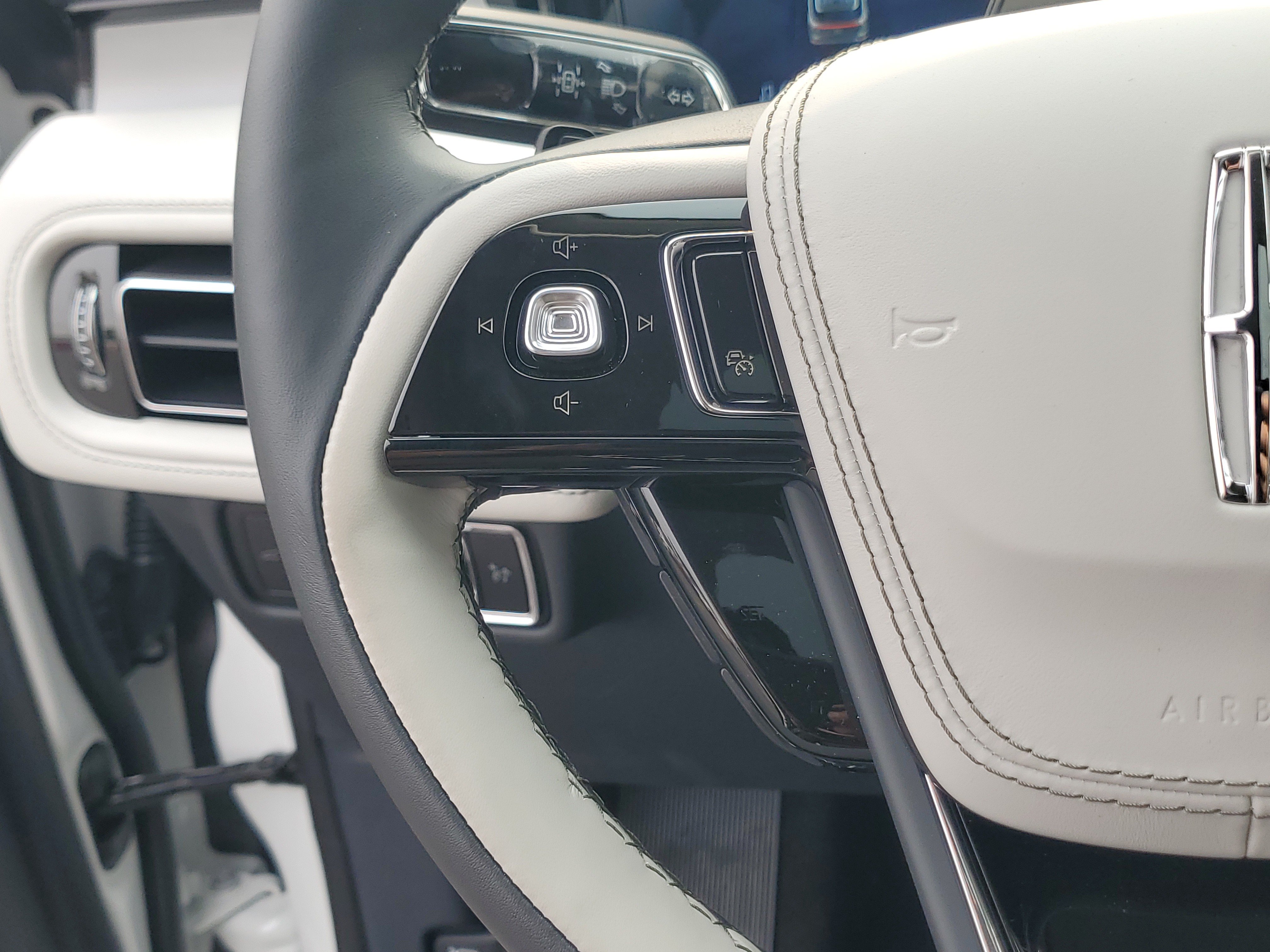 New 2026 Lincoln Aviator Reserve AWD/4WD image 16