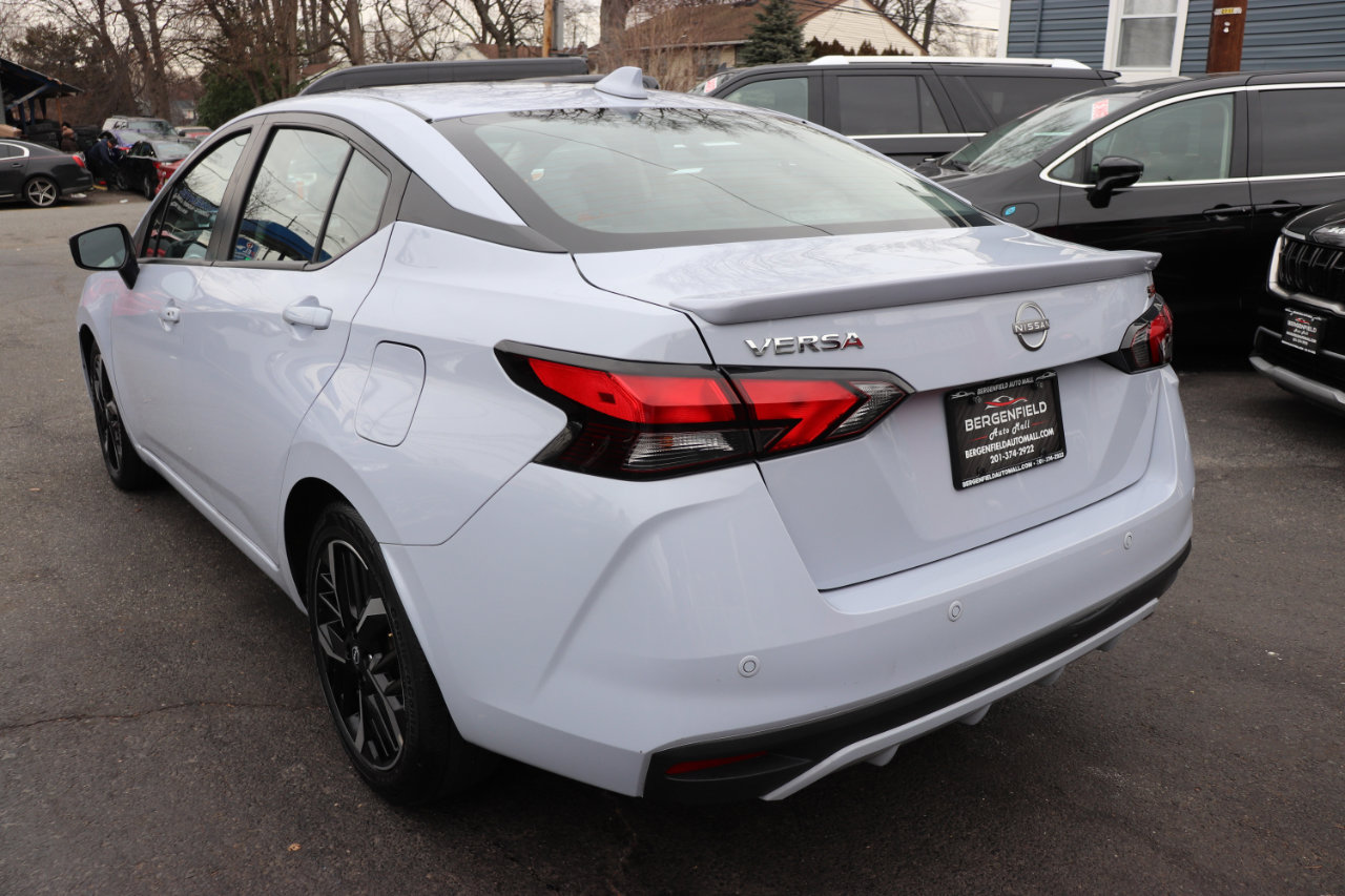 Used 2024 Nissan Versa SR image 3