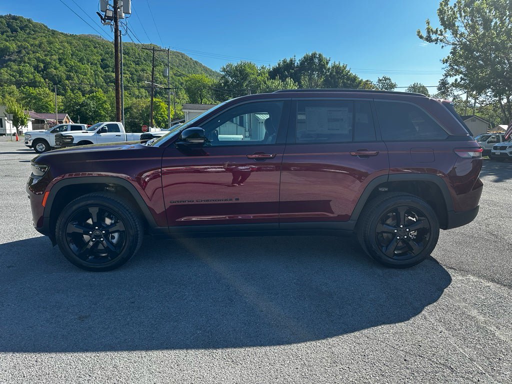 New 2026 Jeep Grand Cherokee Limited w/ Limited Altitude Package AWD/4WD image 7