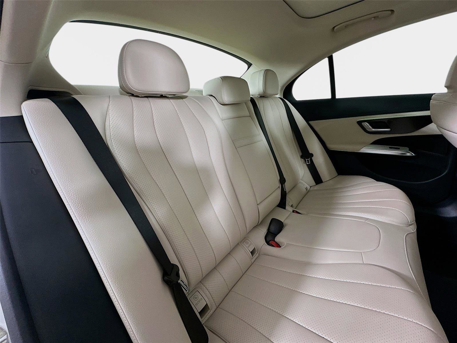 Used 2026 Mercedes-Benz E 350 4MATIC Sedan image 37