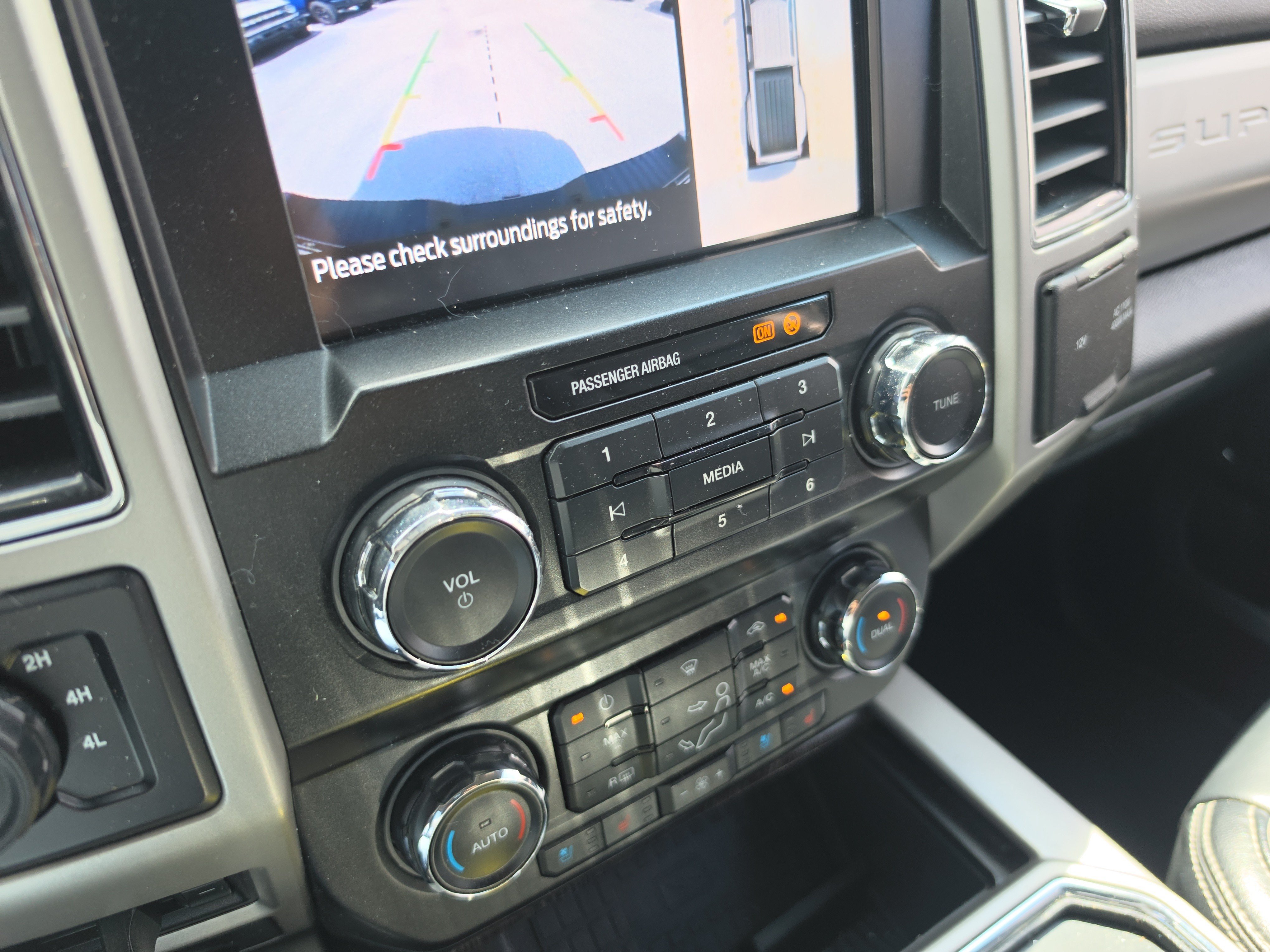 Used 2020 Ford F350 Lariat w/ Lariat Ultimate Package AWD/4WD image 25