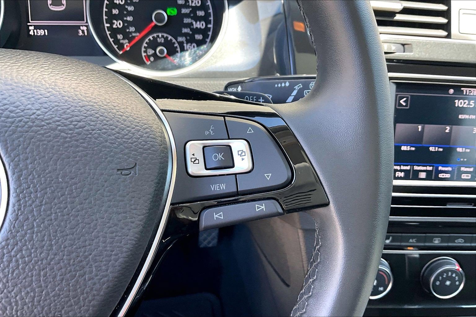 Certified 2021 Volkswagen Golf 4-Door FWD image 19