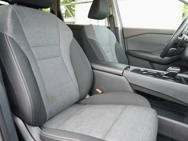 Used 2023 Nissan Rogue SV image 9