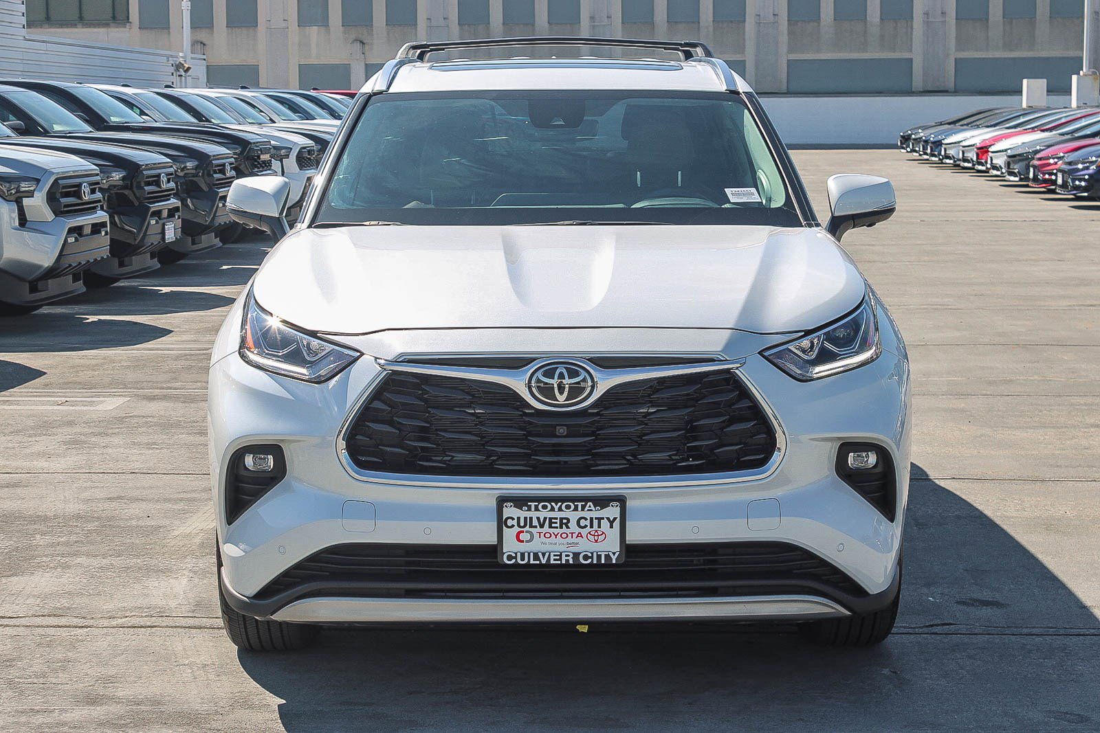 Certified 2025 Toyota Highlander Limited image 2