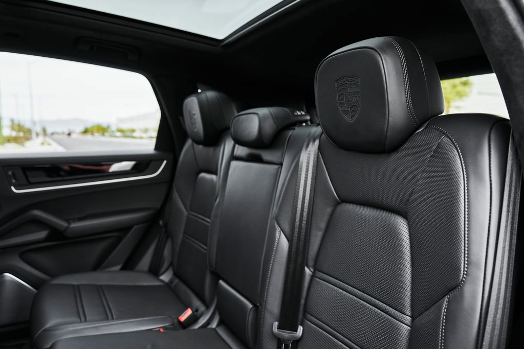 Used 2026 Porsche Cayenne Turbo AWD/4WD image 45