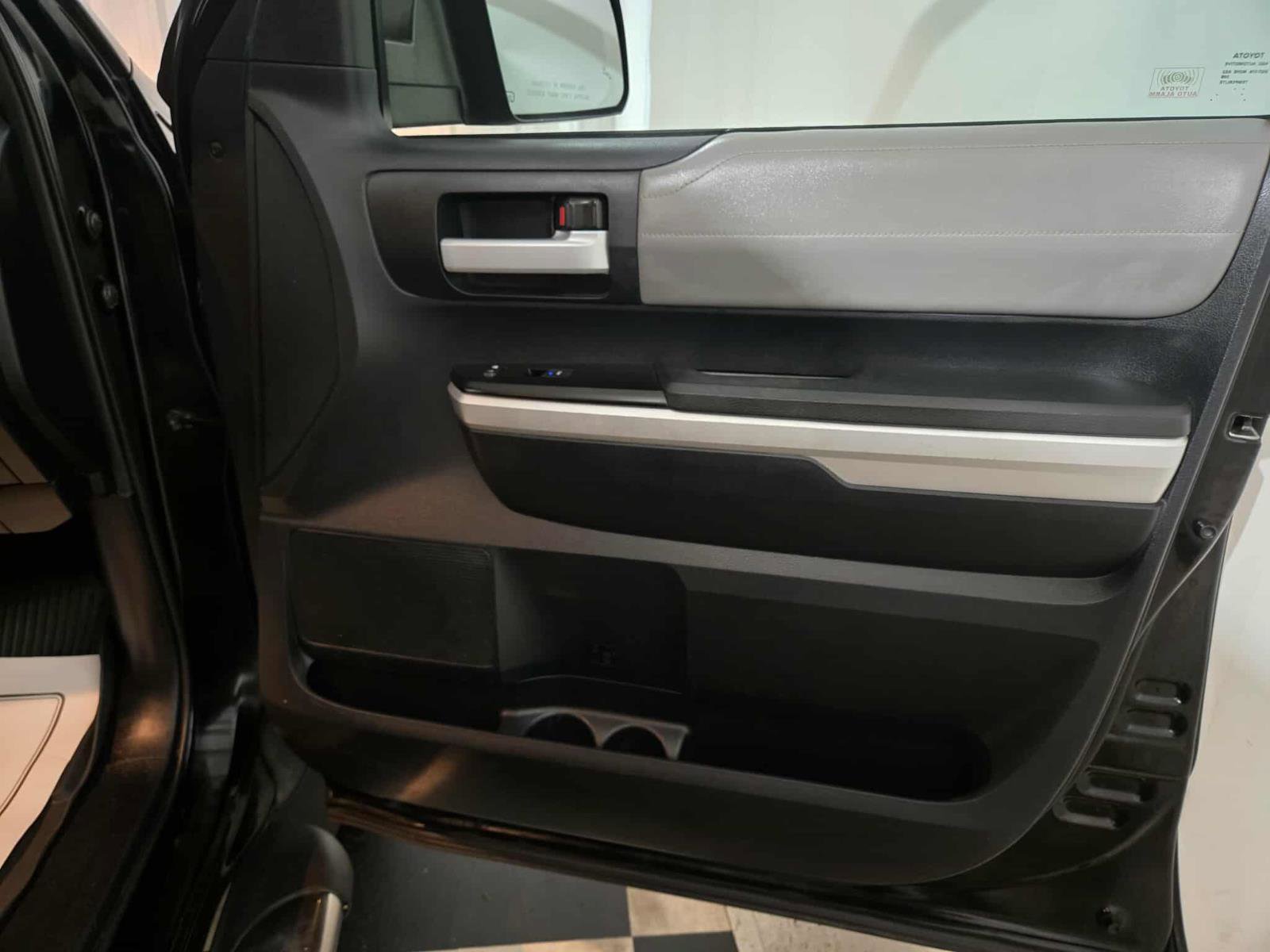 Used 2014 Toyota Tundra Limited w/ Limited Premium Package image 16