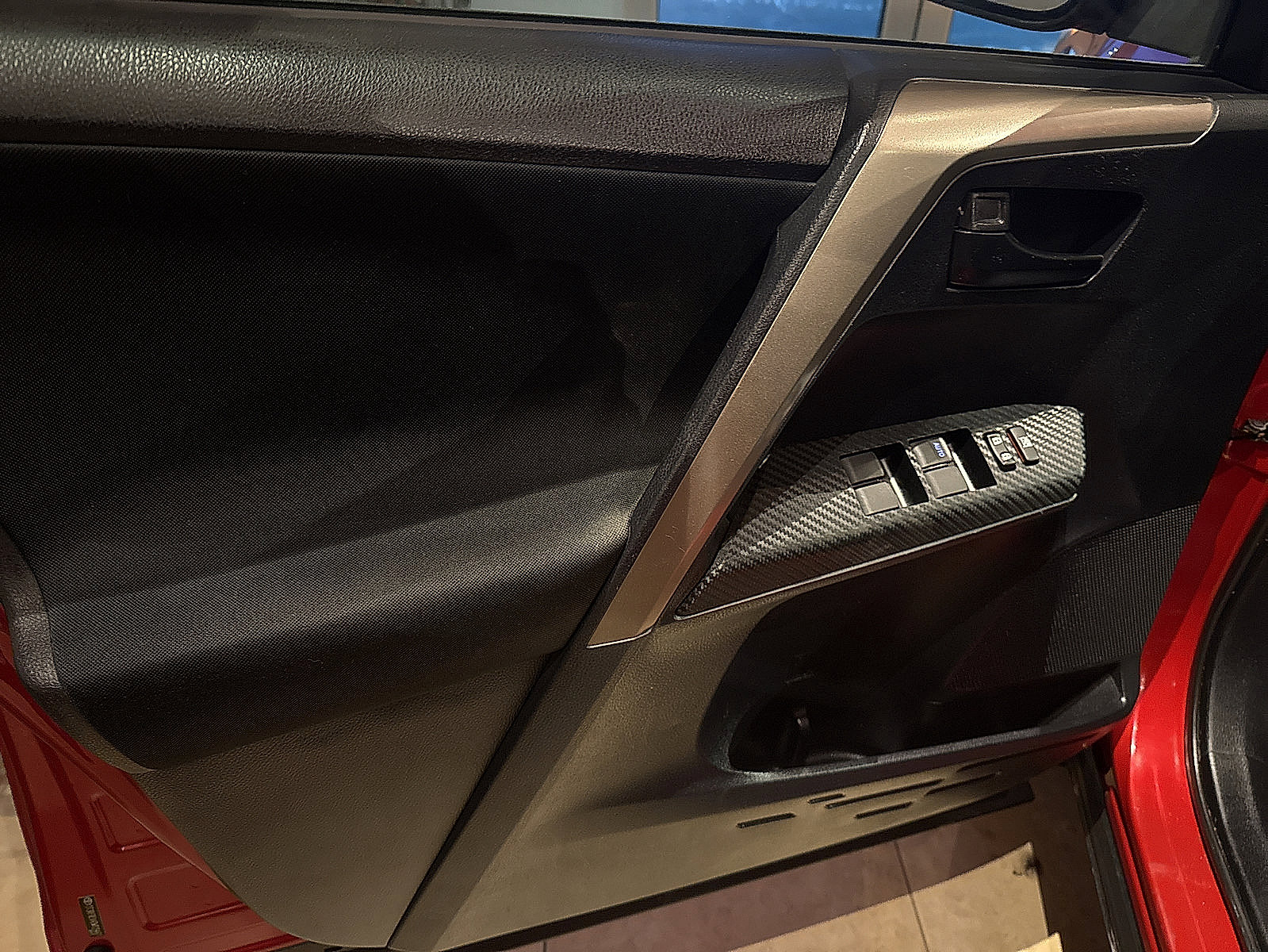 Used 2013 Toyota RAV4 XLE image 21