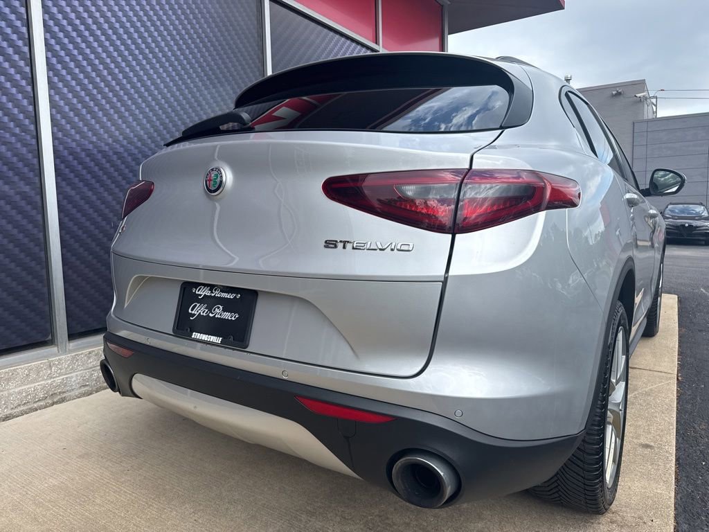 Used 2018 Alfa Romeo Stelvio Ti Sport AWD/4WD image 5