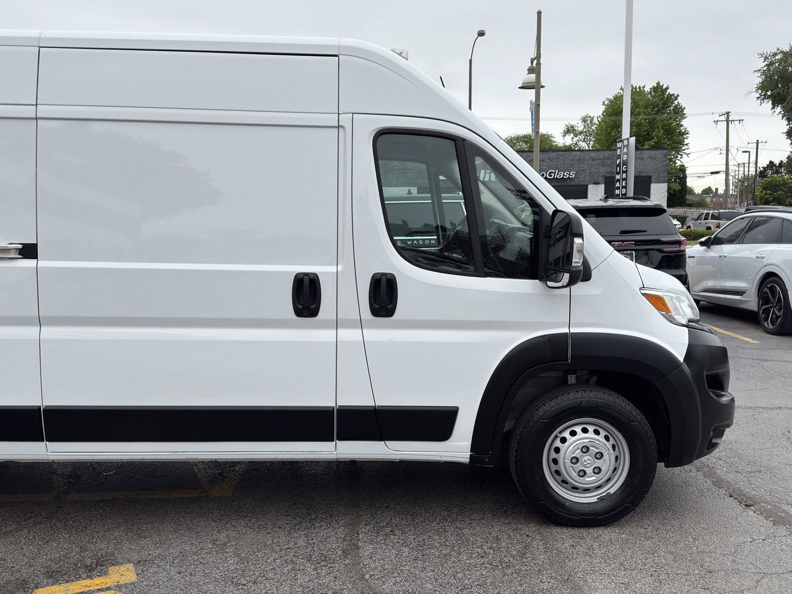 Used 2025 RAM ProMaster 2500 w/ Convenience Group FWD image 14
