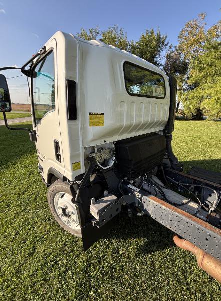 Used 2019 Isuzu NPR image 4