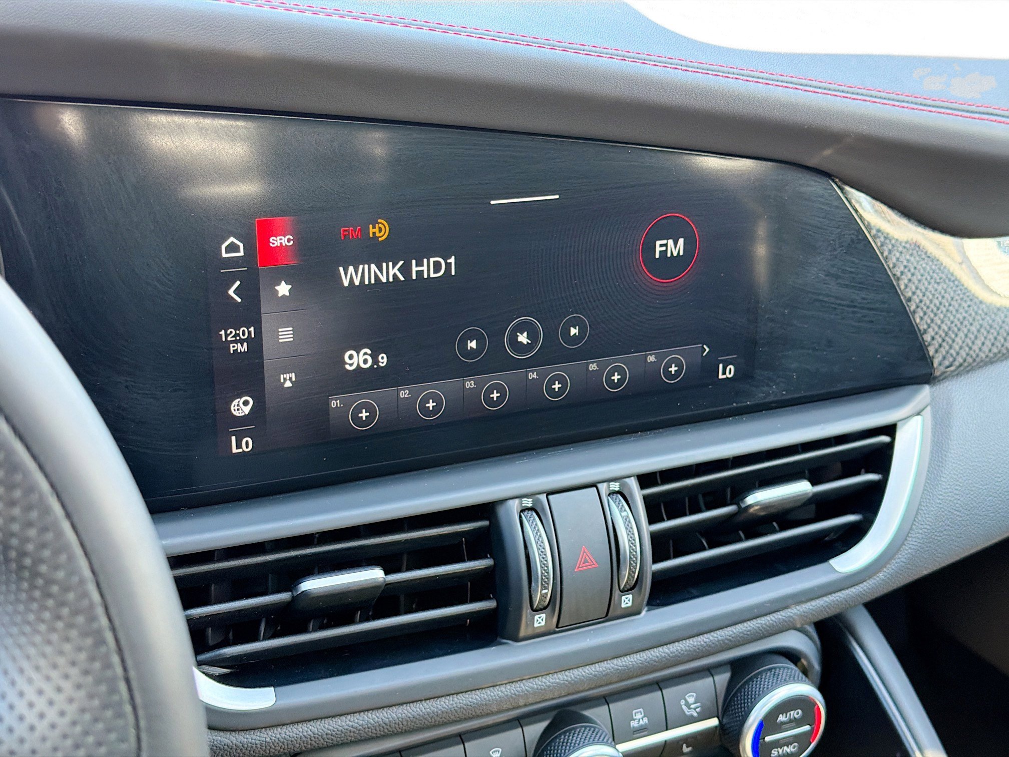 Used 2023 Alfa Romeo Giulia Estrema image 31