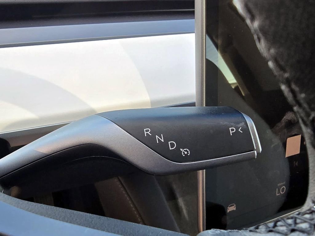 Used 2023 Tesla Model 3 Standard Range image 12