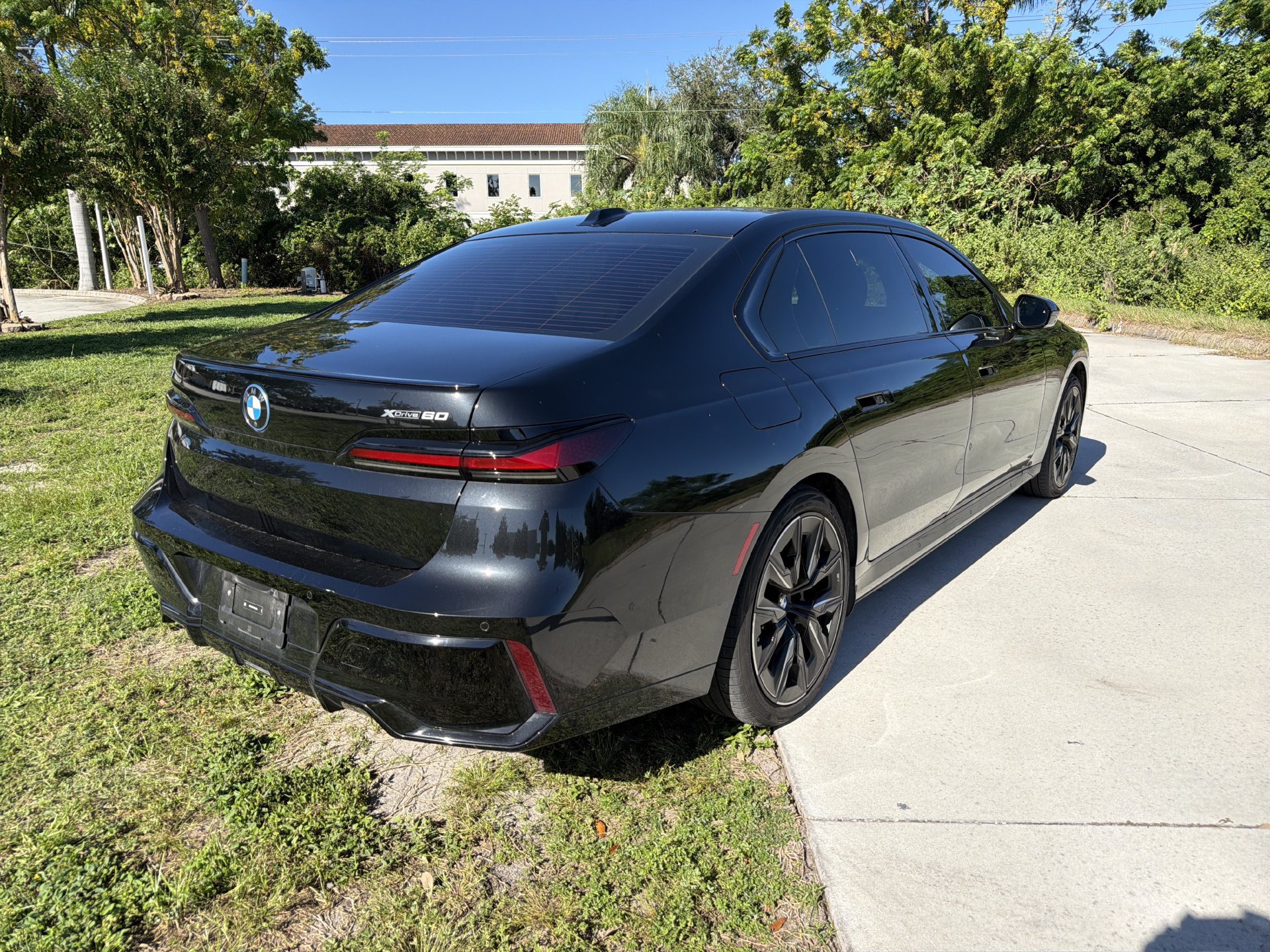 Certified 2024 BMW i7 xDrive60 AWD/4WD image 2