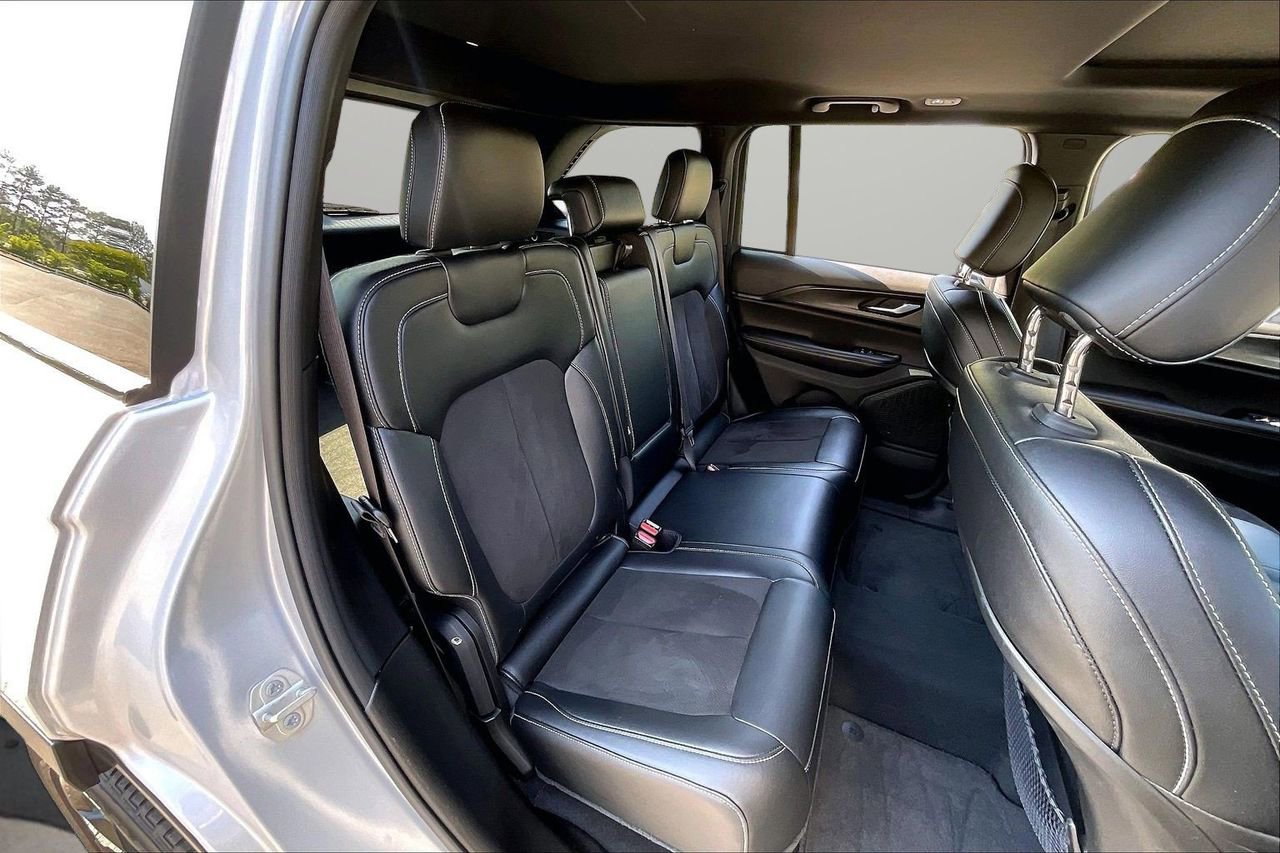 Certified 2023 Jeep Grand Cherokee Altitude AWD/4WD image 25