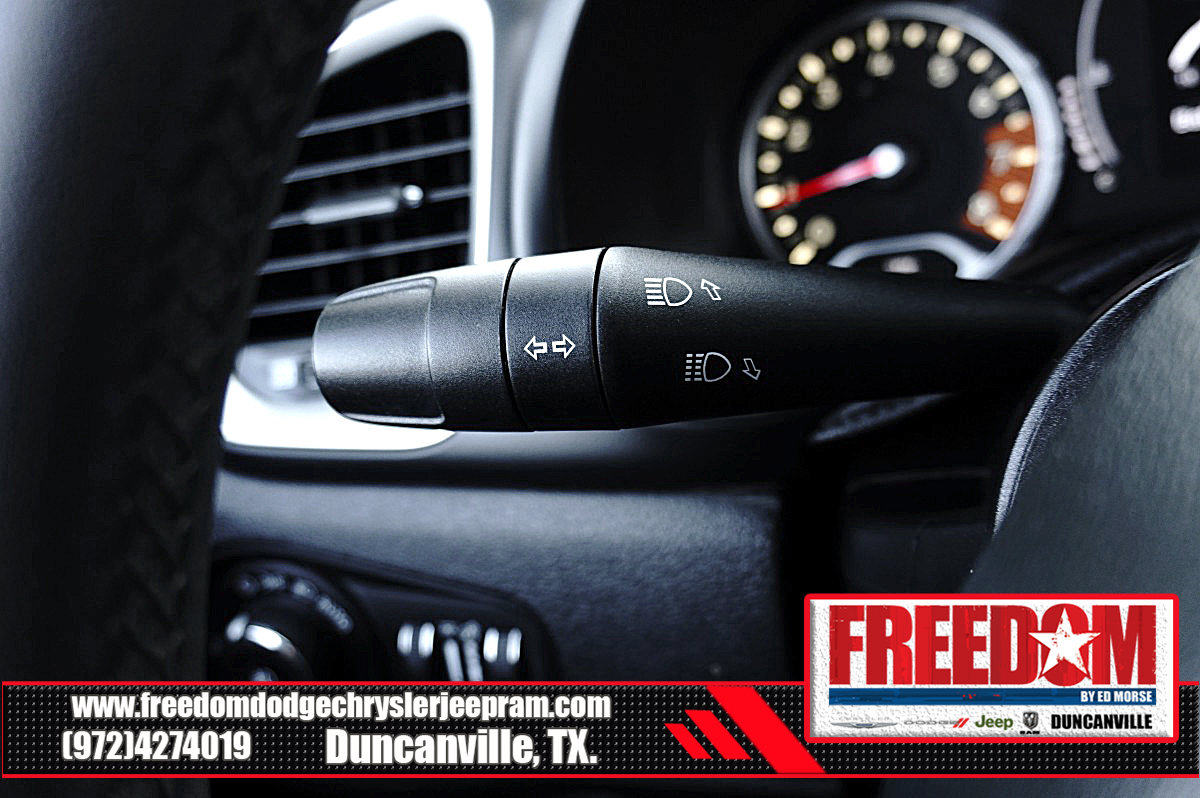 Used 2020 Jeep Renegade Latitude FWD image 28