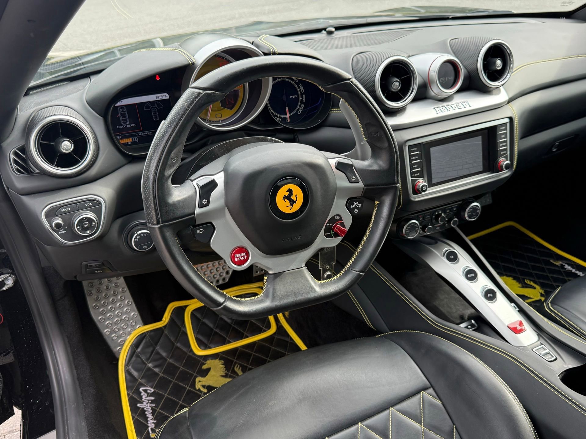 Used 2016 Ferrari California T RWD image 33