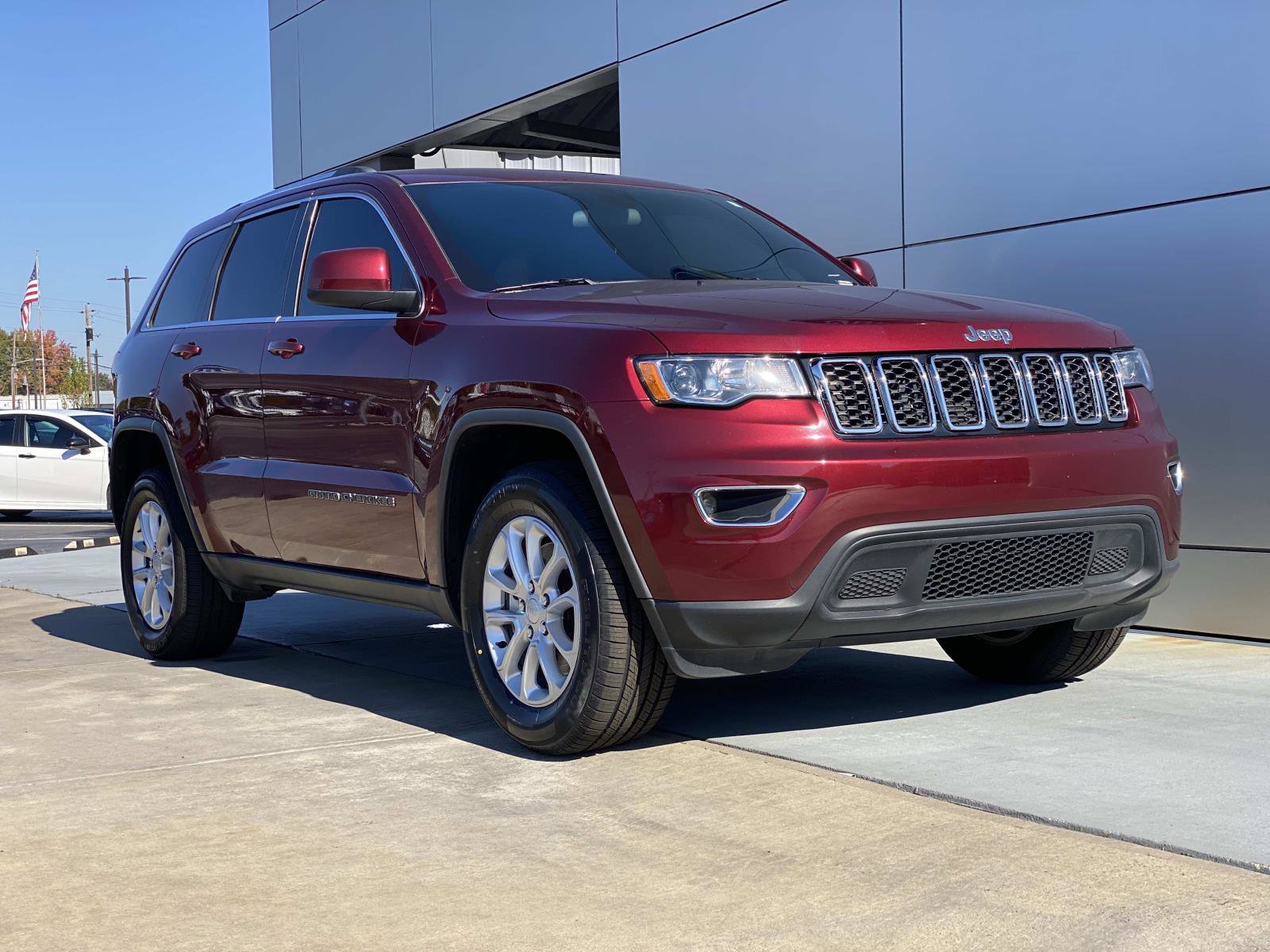 Used 2021 Jeep Grand Cherokee Laredo X image 2