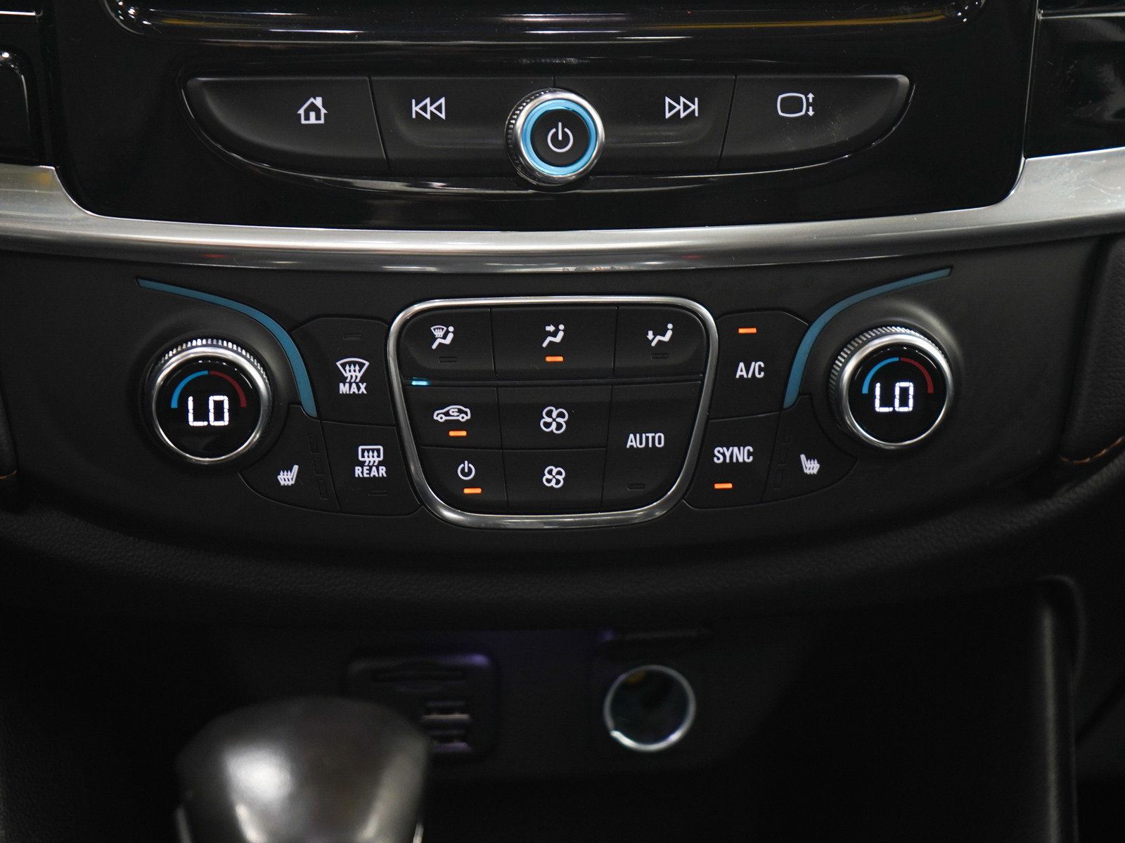 Used 2021 Chevrolet Traverse RS w/ LPO, Floor Liner Package AWD/4WD image 20