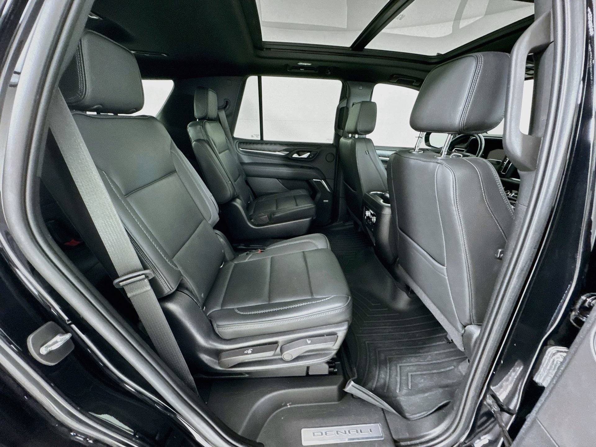 Used 2022 GMC Yukon Denali w/ Denali Premium Package RWD image 31