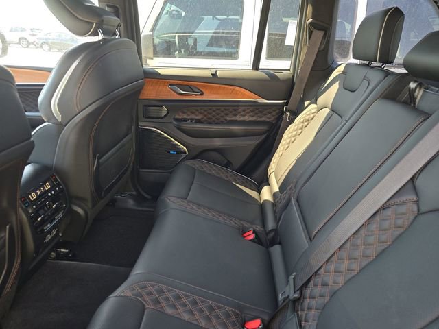 Used 2022 Jeep Grand Cherokee Summit AWD/4WD image 19