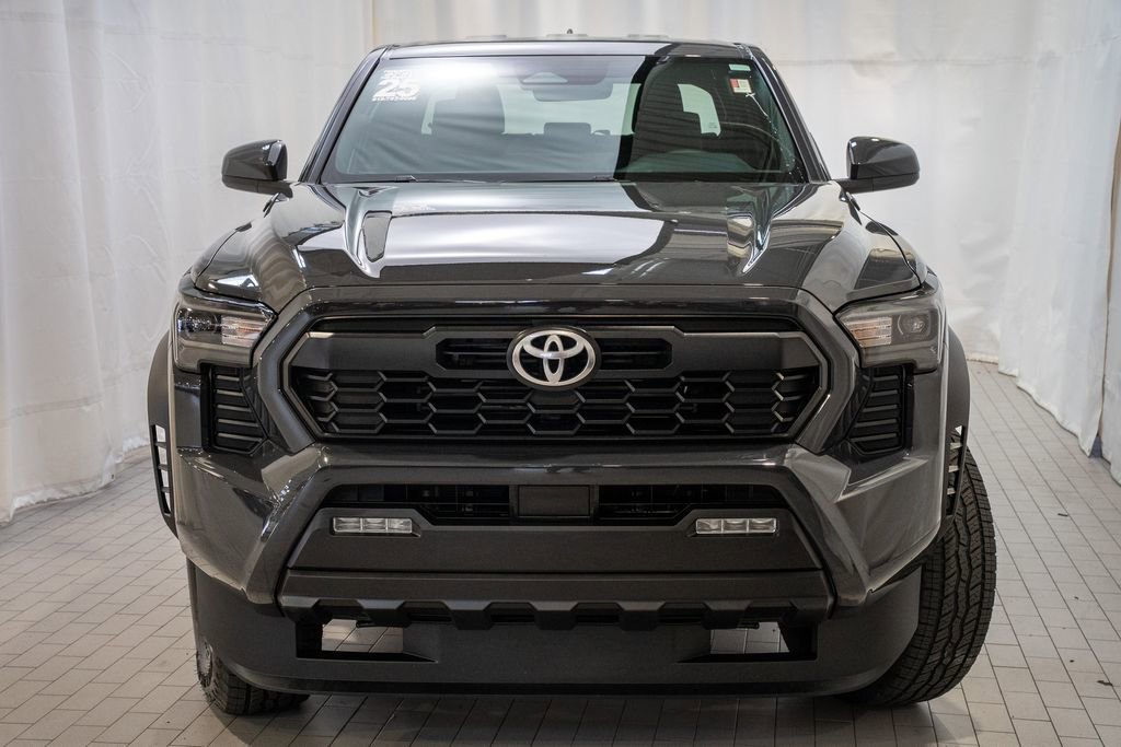 Used 2025 Toyota Tacoma TRD Off-Road image 2