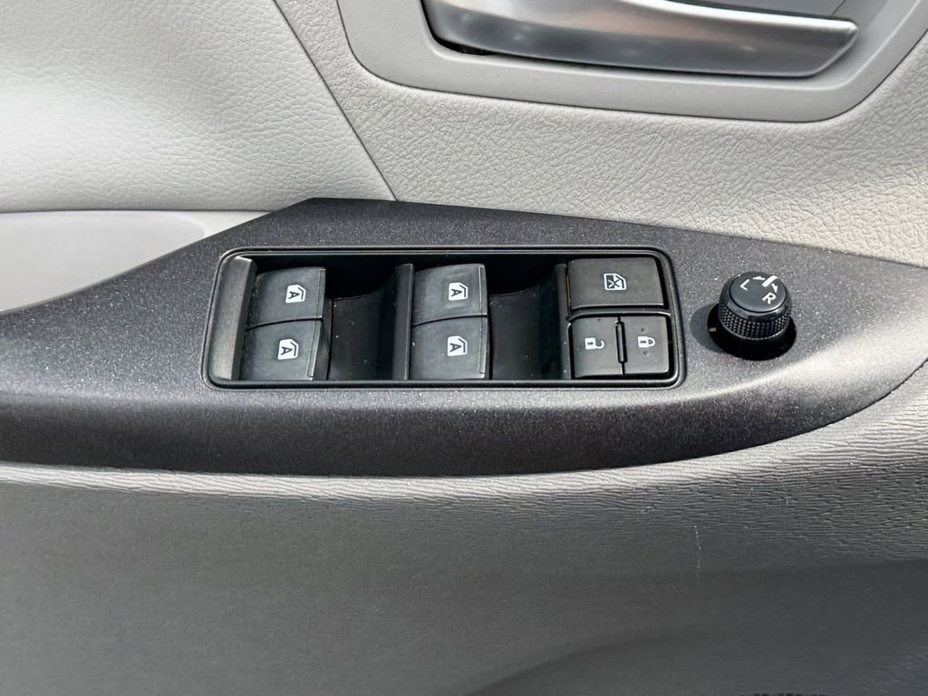 Used 2019 Toyota Sienna LE FWD image 22