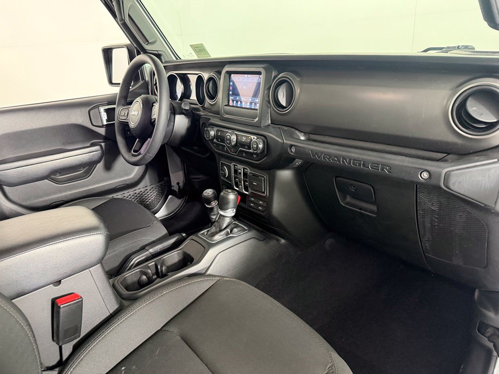 Used 2023 Jeep Wrangler Unlimited AWD/4WD image 16