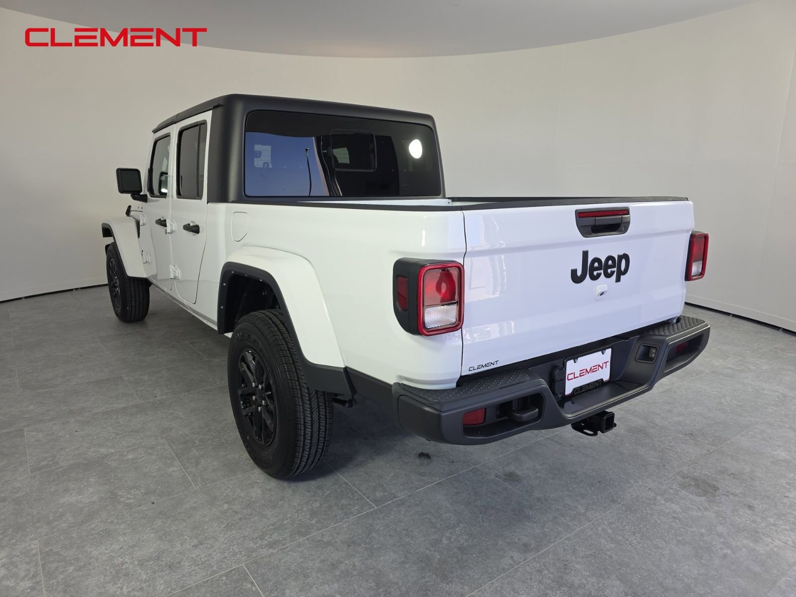 Used 2022 Jeep Gladiator Sport image 8