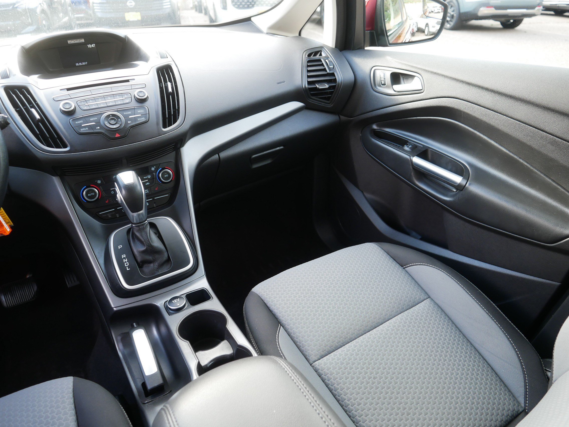 Used 2017 Ford C-MAX Energi SE w/ Cold Weather Package FWD image 11
