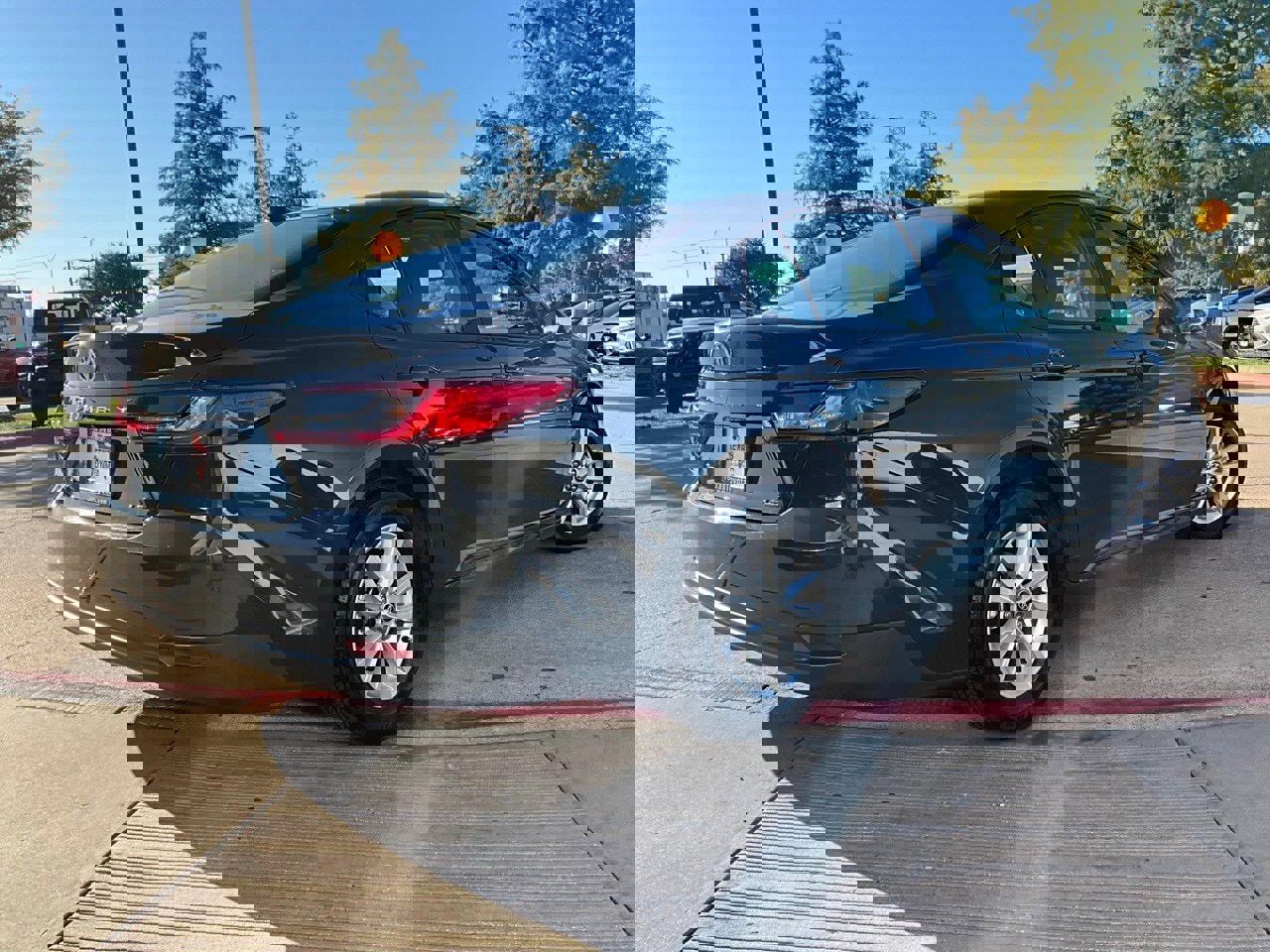 Used 2025 Toyota Camry LE image 6