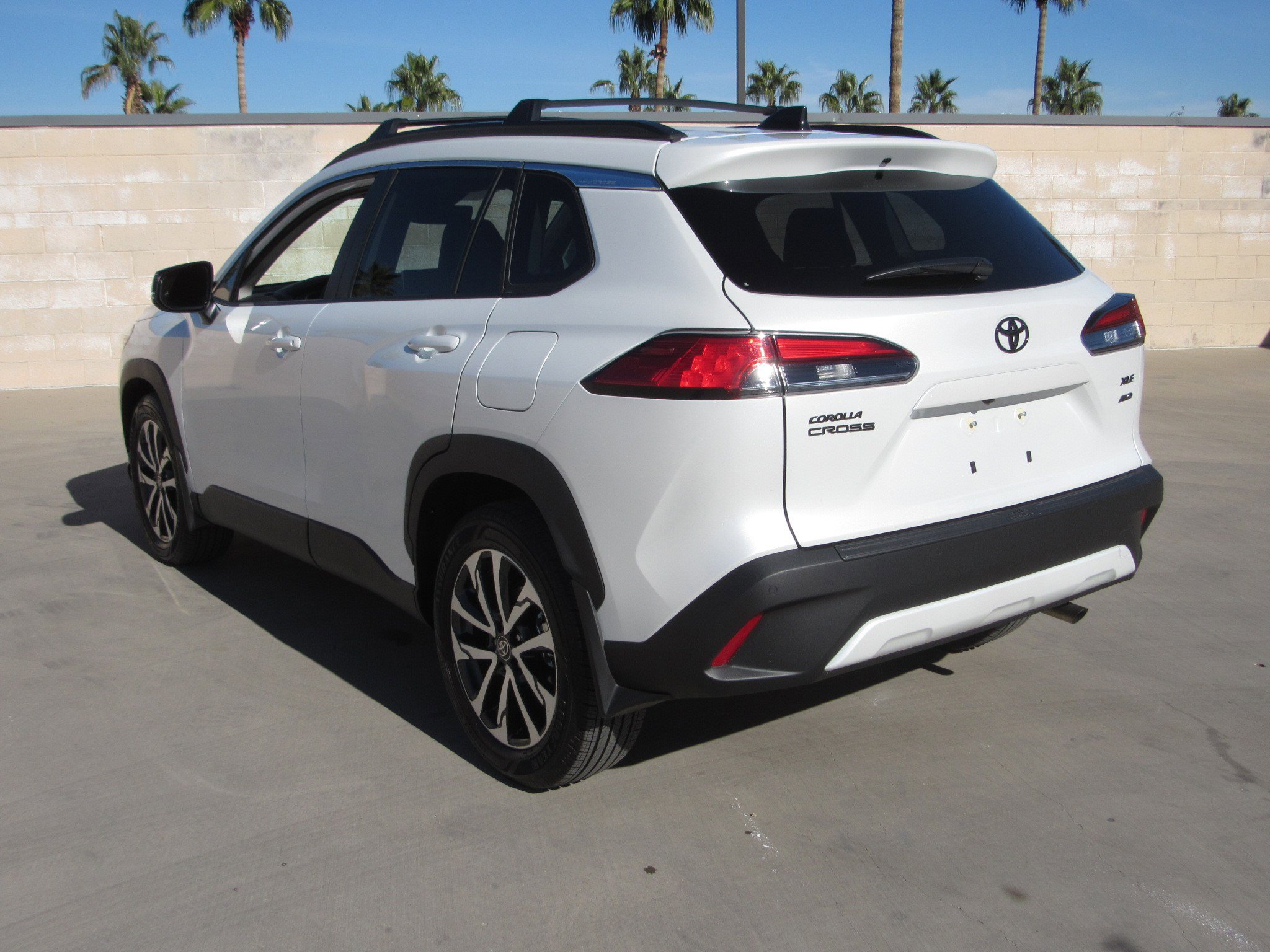 Used 2025 Toyota Corolla Cross XLE image 6