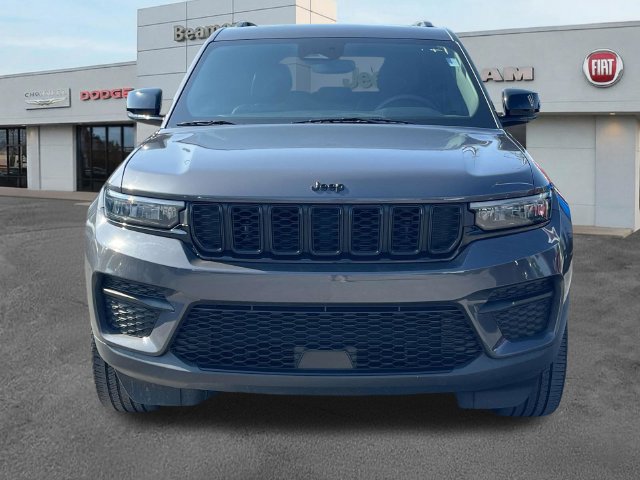 Used 2023 Jeep Grand Cherokee Altitude AWD/4WD image 2
