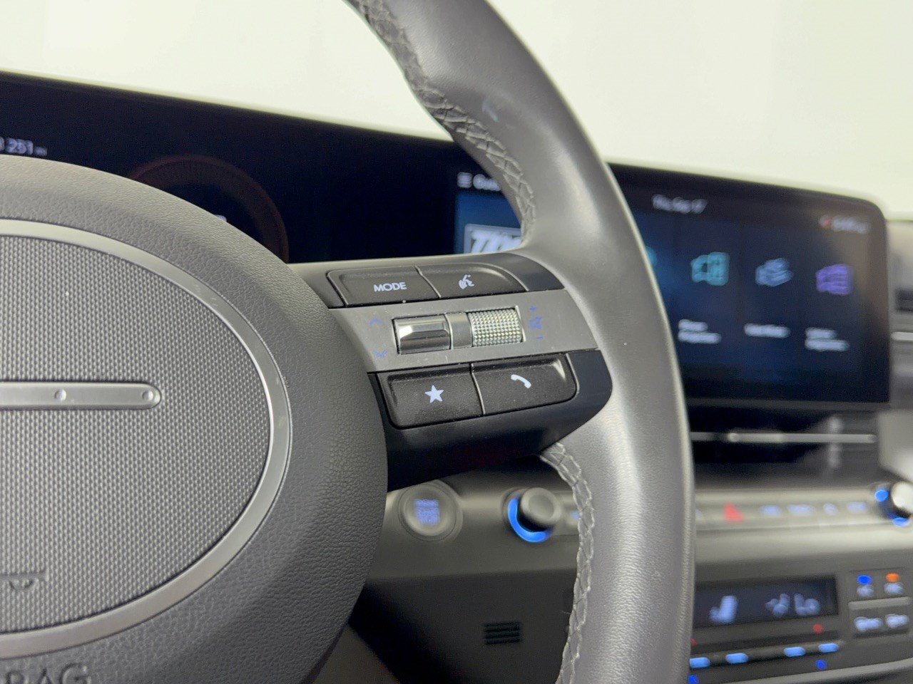 Used 2025 Hyundai Kona SEL AWD/4WD image 19