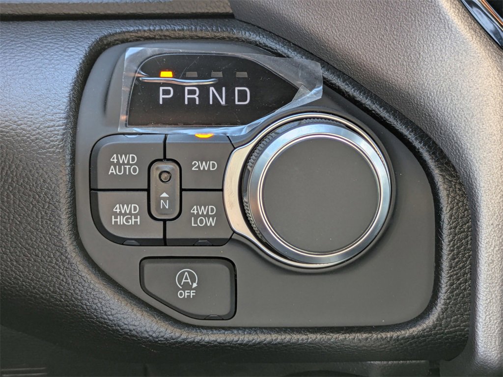 New 2026 RAM 1500 4x4 Crew Cab image 32