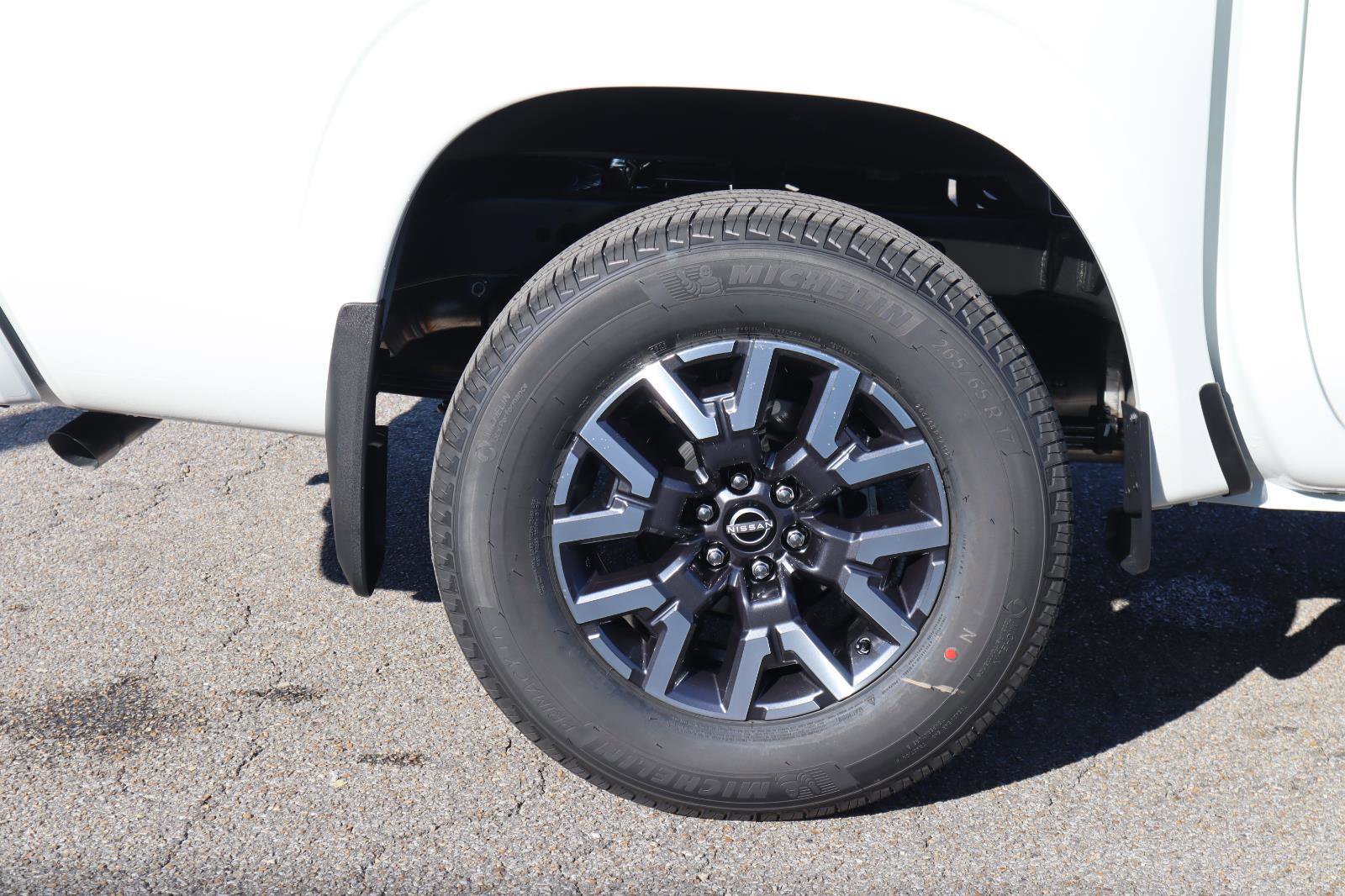 New 2026 Nissan Frontier 4x4 Crew Cab image 15