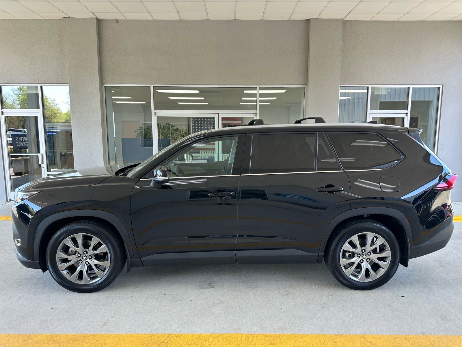 Used 2024 Toyota Grand Highlander Limited image 4