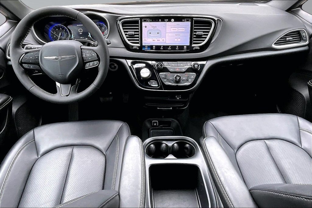 Certified 2026 Chrysler Pacifica Select w/ S Appearance Package FWD image 9