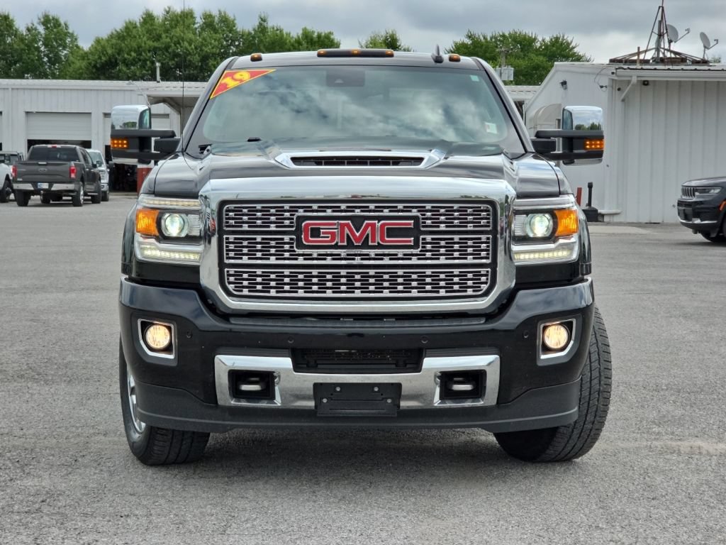 Used 2019 GMC Sierra 2500 Denali w/ Duramax Plus Package AWD/4WD image 2