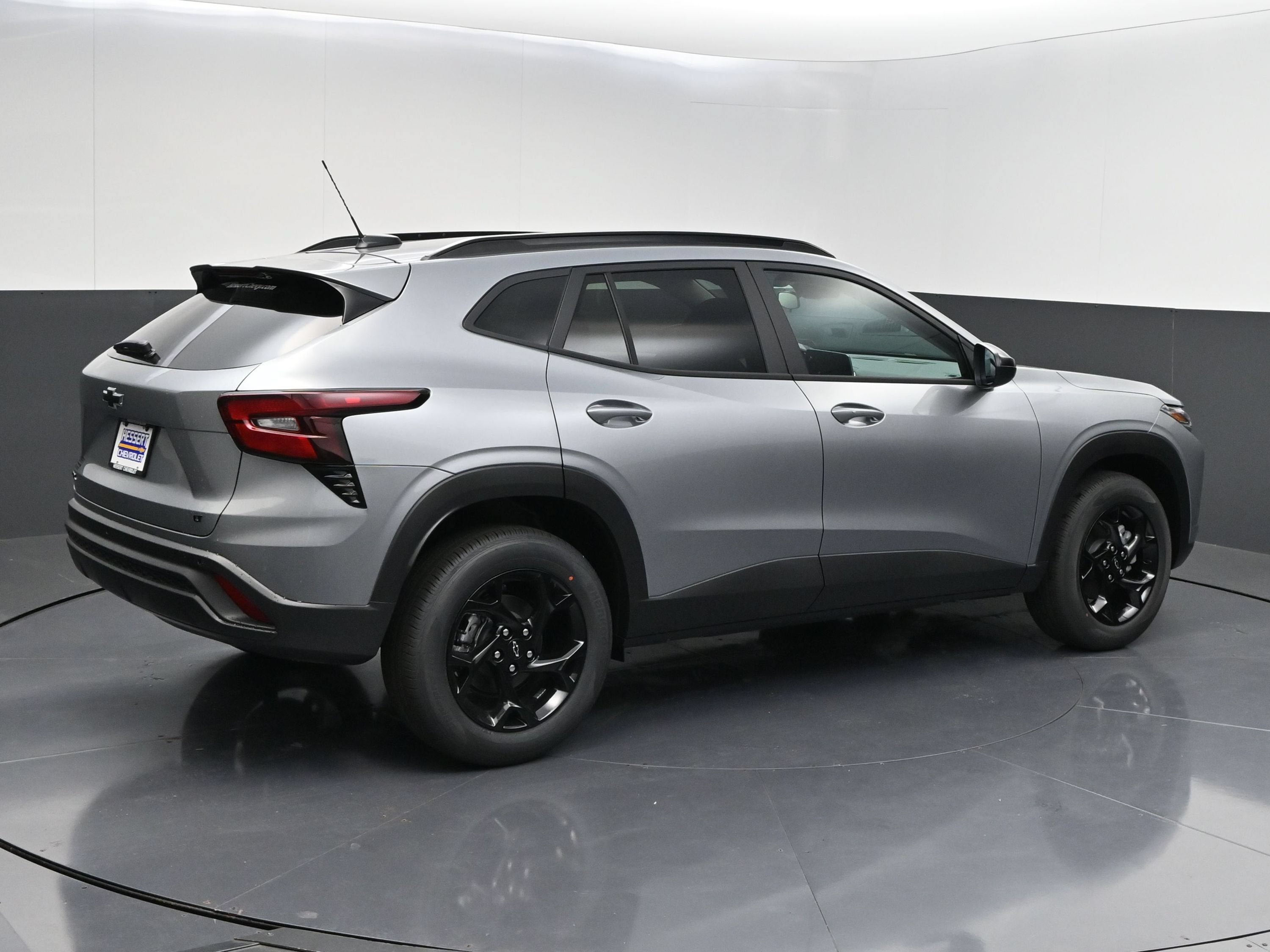 New 2026 Chevrolet Trax LT w/ Sunroof Package FWD image 8